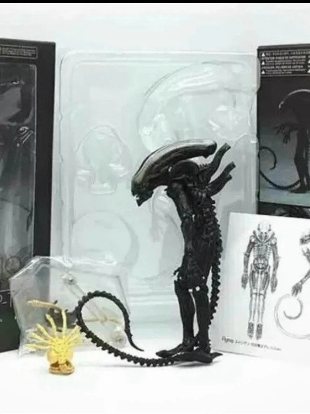 Articulated Alien Reptile Action Figure – Black